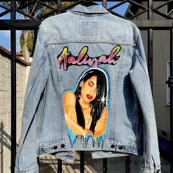 Levi’s Custom Y2K Aaliyah Distressed Denim Jacket in Light Blue Medium - Picture 2 of 7